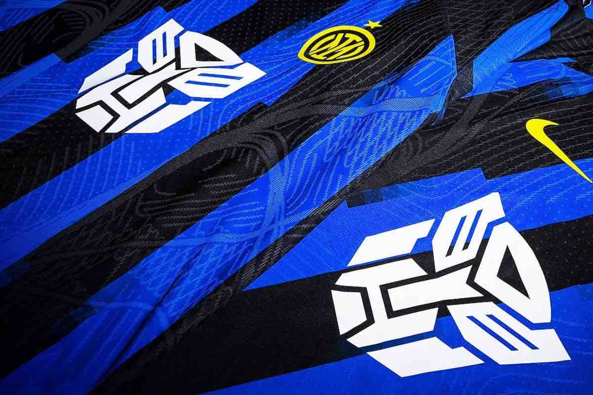 Maglie dell'Inter con il logo di Transformers 