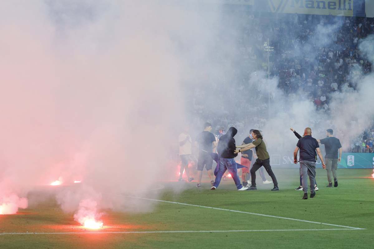 Partita sospesa a causa di un'invasione