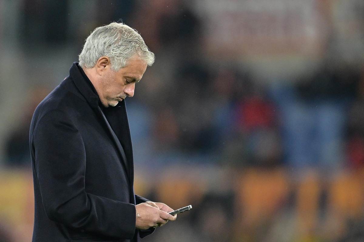 Lazio-Roma, risposta durissima a Mourinho: arriva il tweet ufficiale
