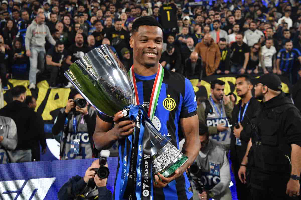 Dumfries con la Coppa: in estate addio all'Inter