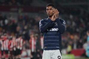 Rashford saluta il pubblico