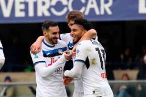 Ederson esulta con i compagni