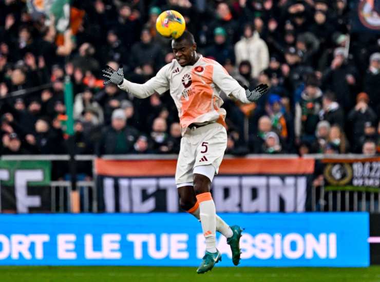Ndicka durante una partita