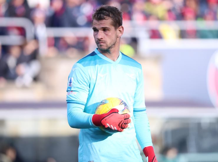 Provedel con il pallone in mano