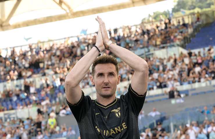 Klose applaude all'Olimpico