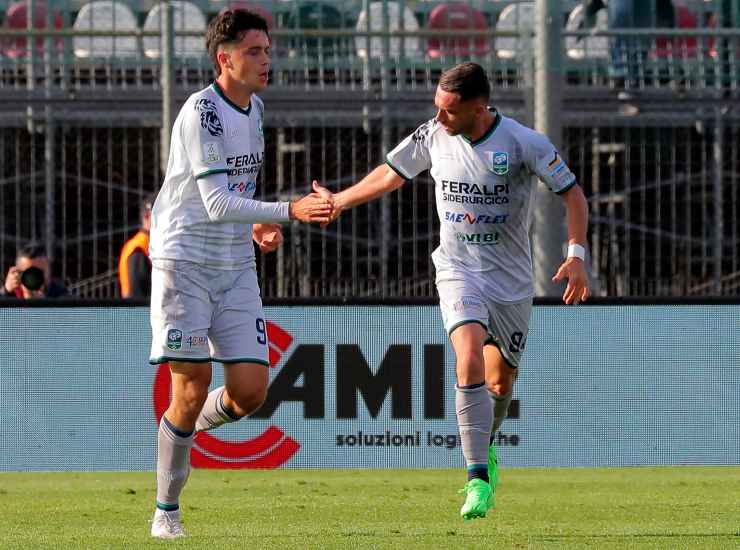 Pietrelli esulta dopo un gol