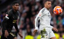 Mosquera con Mbappe