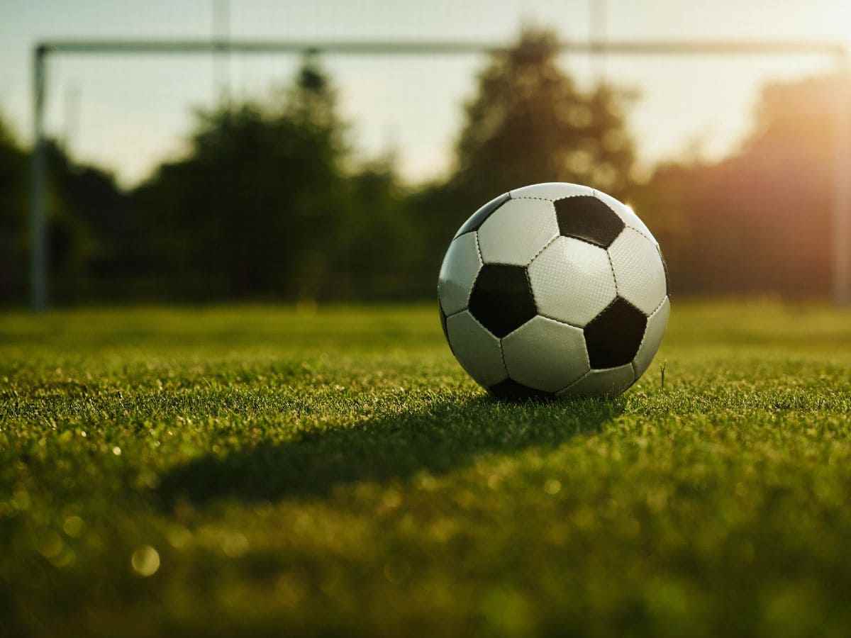 Campo di calcio con pallone